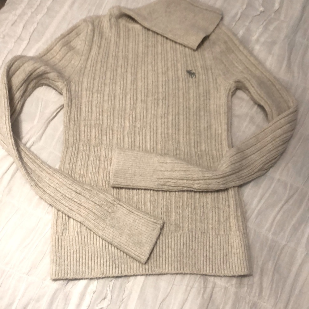 Abercrombie & Fitch turtleneck sweater
